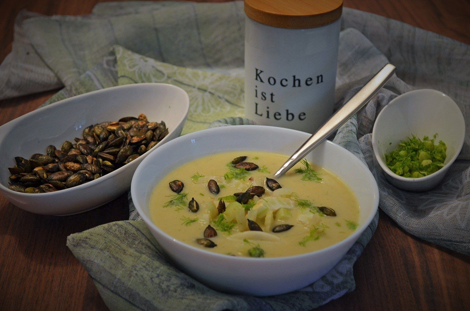 Blumenkohlsuppe mit Fenchel und Kürbiskern