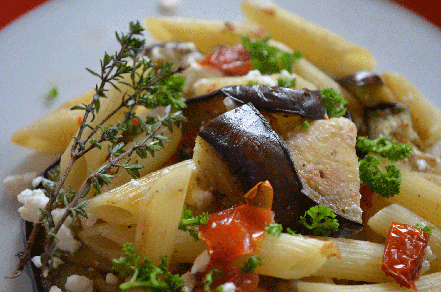 Nudeln mit Auberginen und Feta