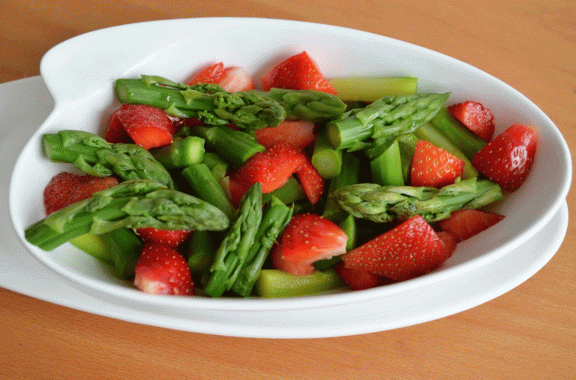 Spargel-Erdbeersalat