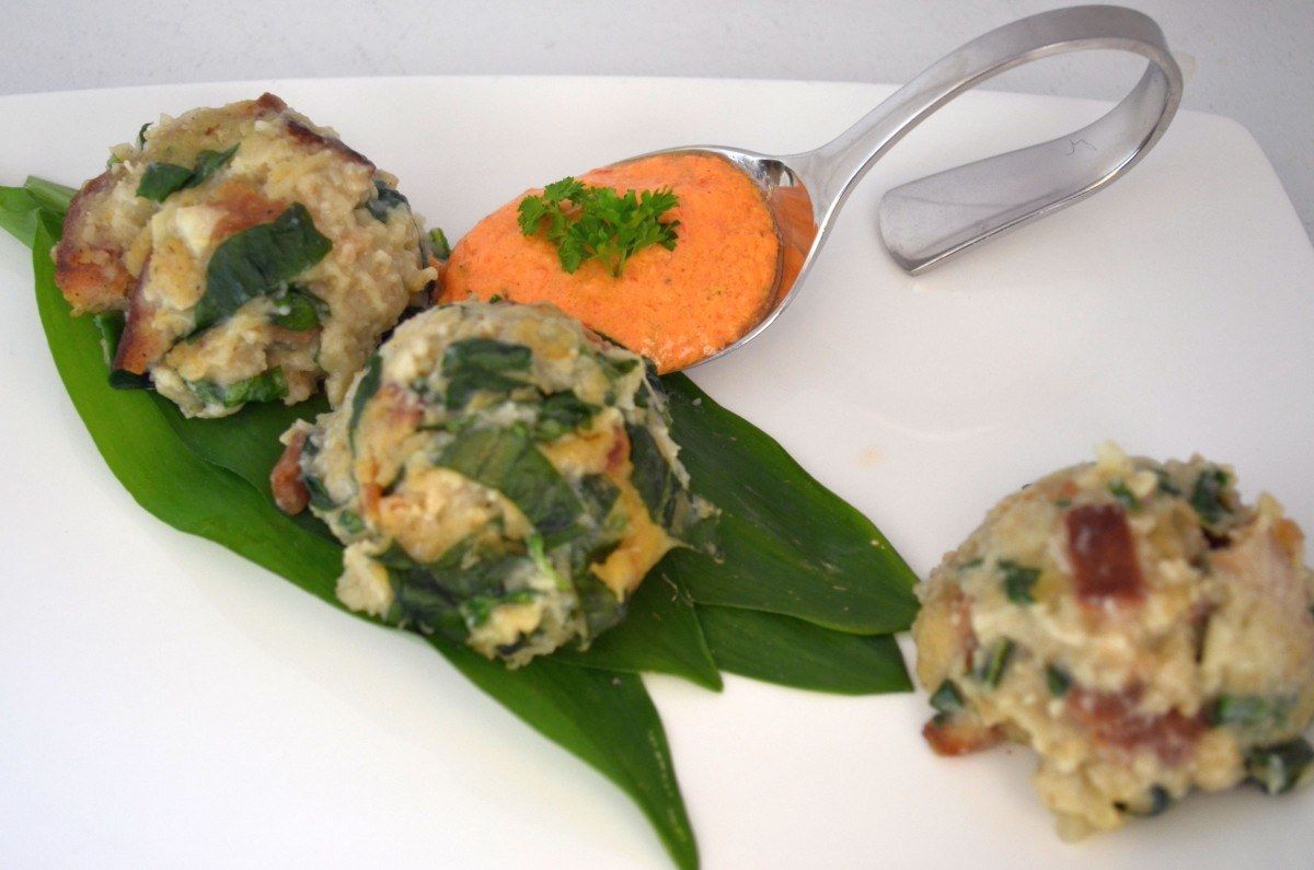 Asia-Mix-Knödel mit Paprikacremesauce