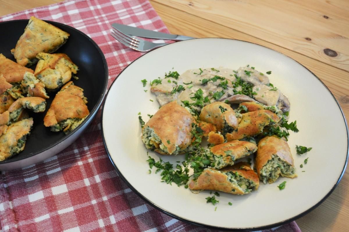 Kaiserschmarren mit Grüne Soße Kräutern und Pilzen