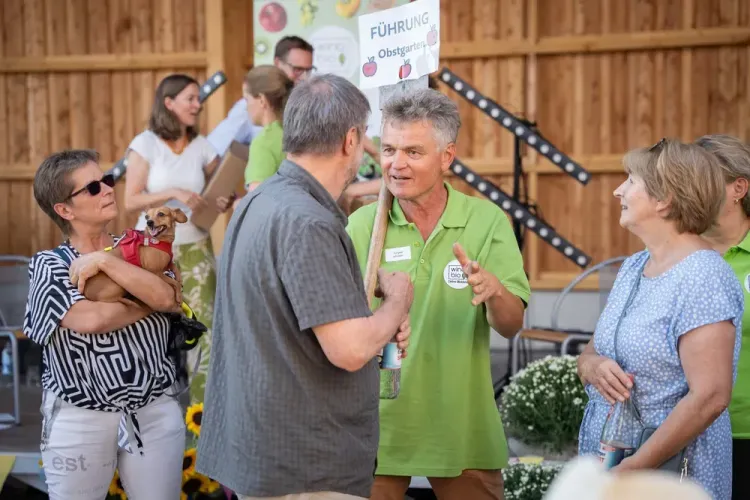Wino Bio Biokistenlieferant Brackenheim Hoffest 30 Jahre Besucher und Jürgen_1000.webp